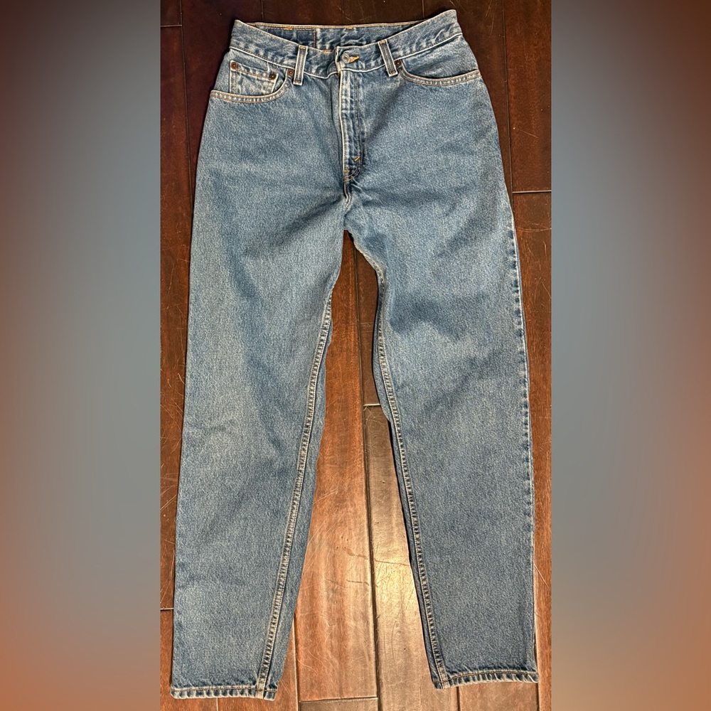 Vintage Levi's 550 Medium Wash Tapered Leg Relaxed Fit Blue Jeans Y2K